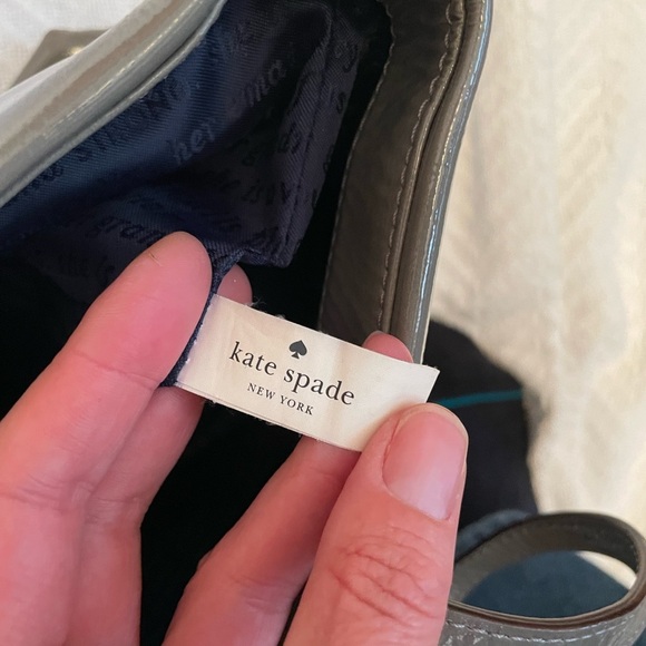 Kate Spade Patent leather grey shoulder bag with bow. - Picture 7 of 11